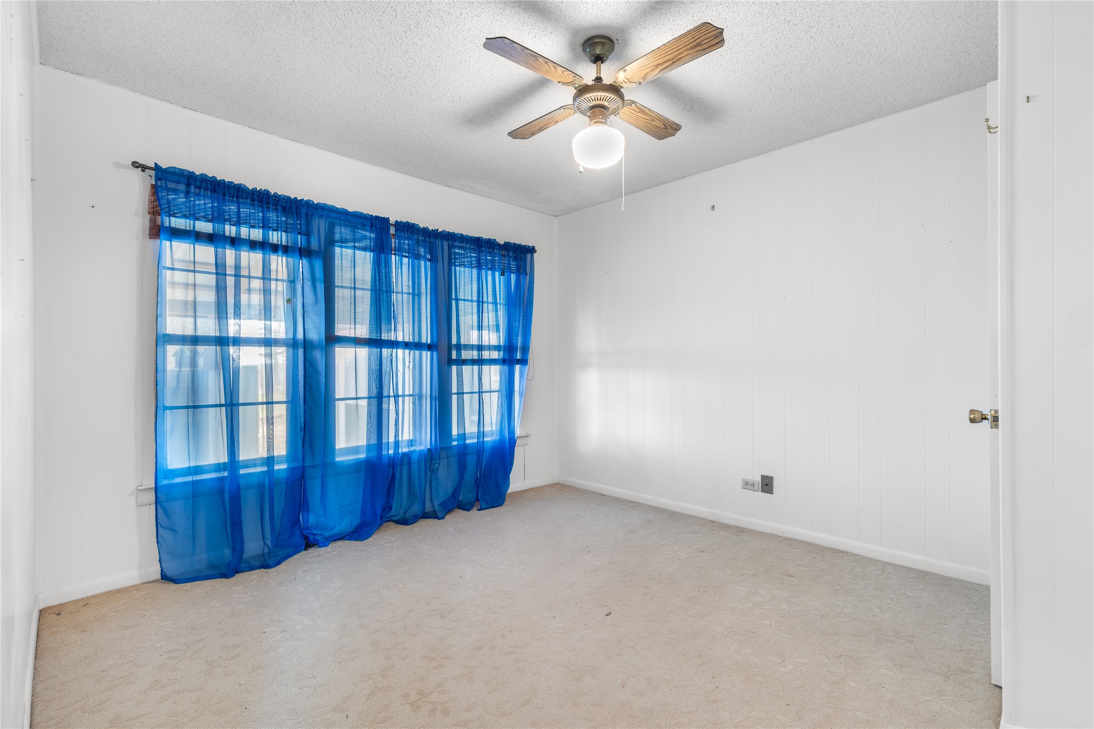 1912 E Texas Street Denison TX 75021