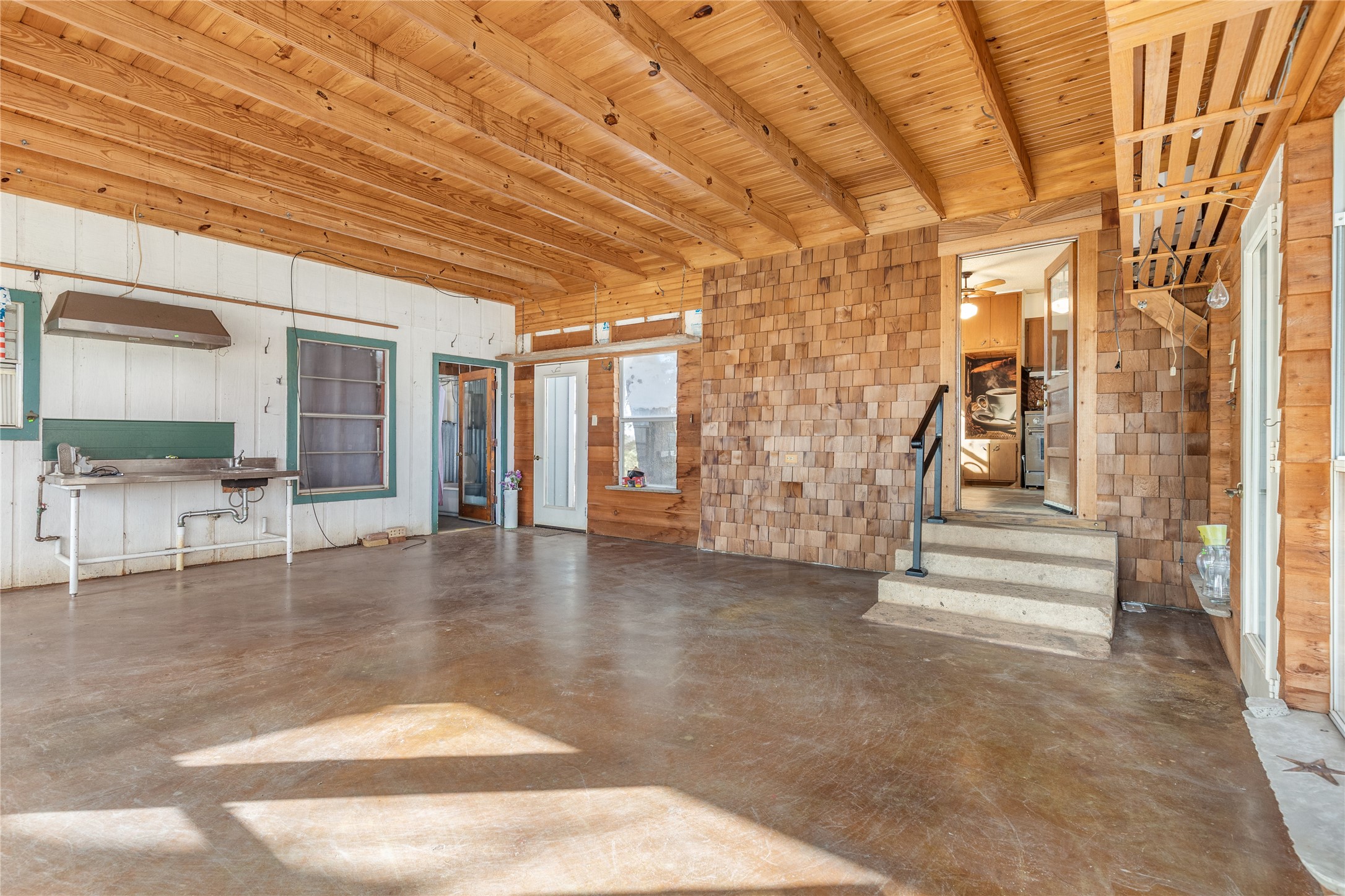 1912 E Texas Street Denison TX 75021
