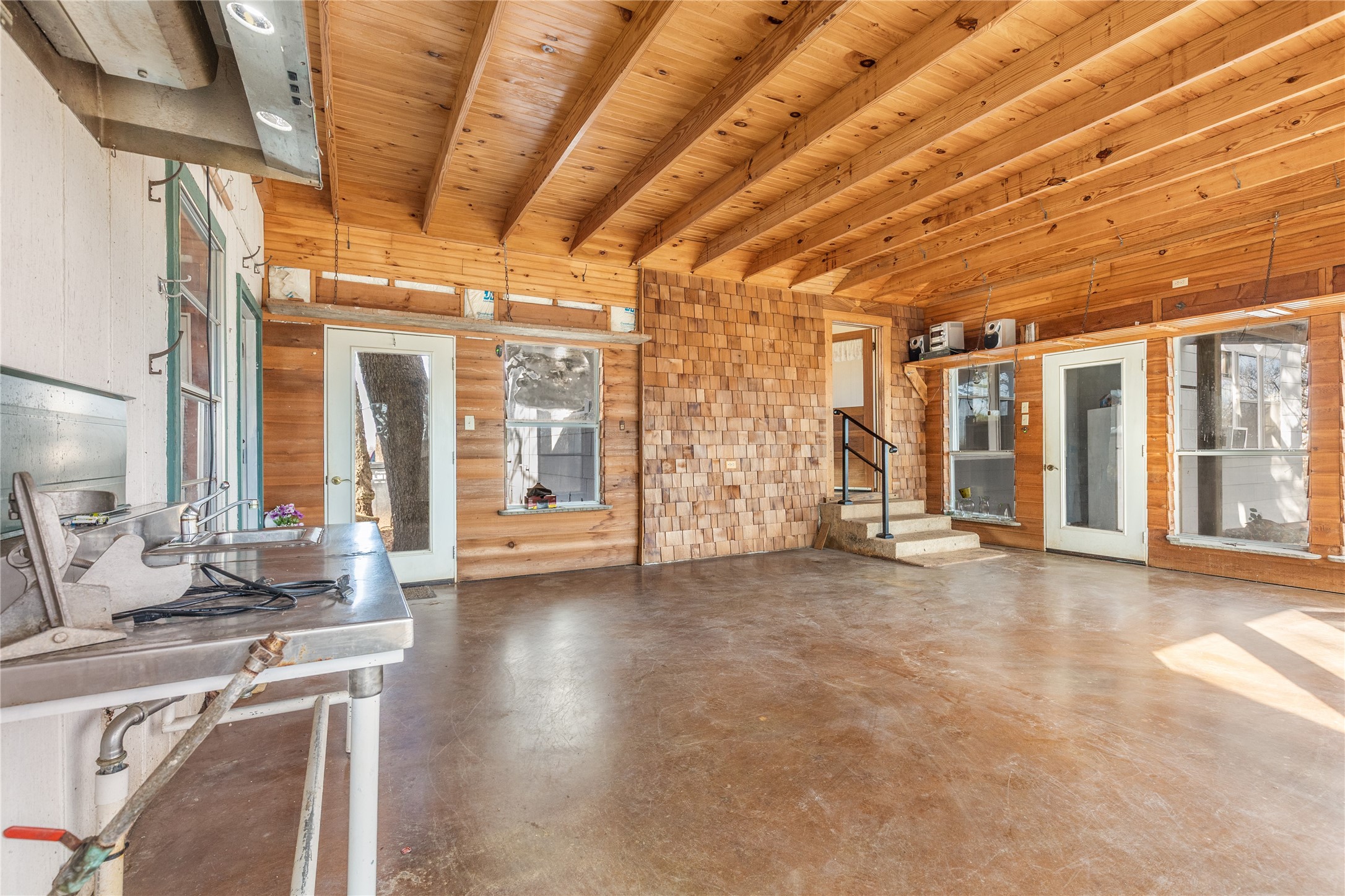 1912 E Texas Street Denison TX 75021