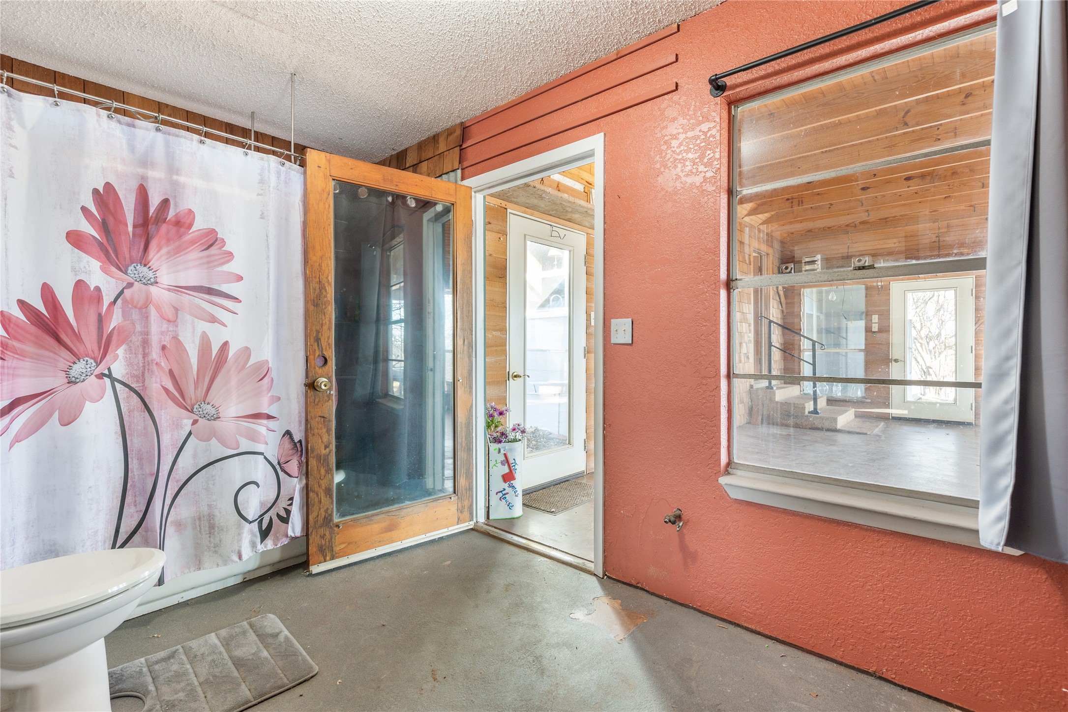 1912 E Texas Street Denison TX 75021