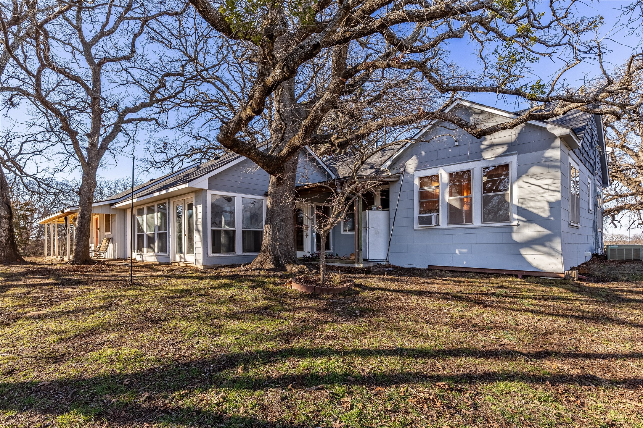 1912 E Texas Street Denison TX 75021