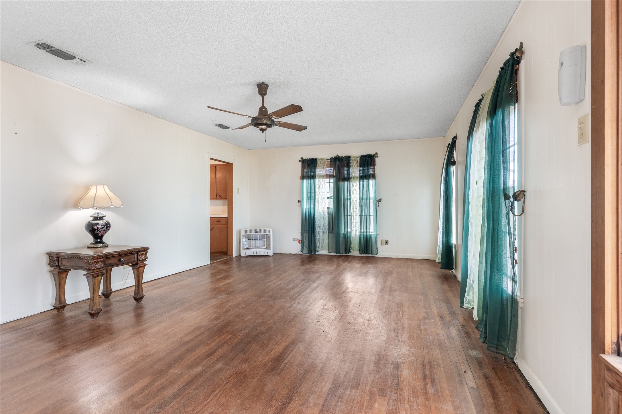1912 E Texas Street Denison TX 75021