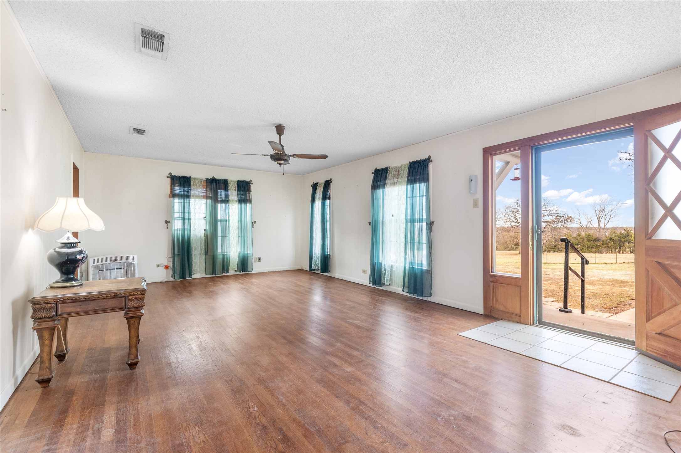 1912 E Texas Street Denison TX 75021