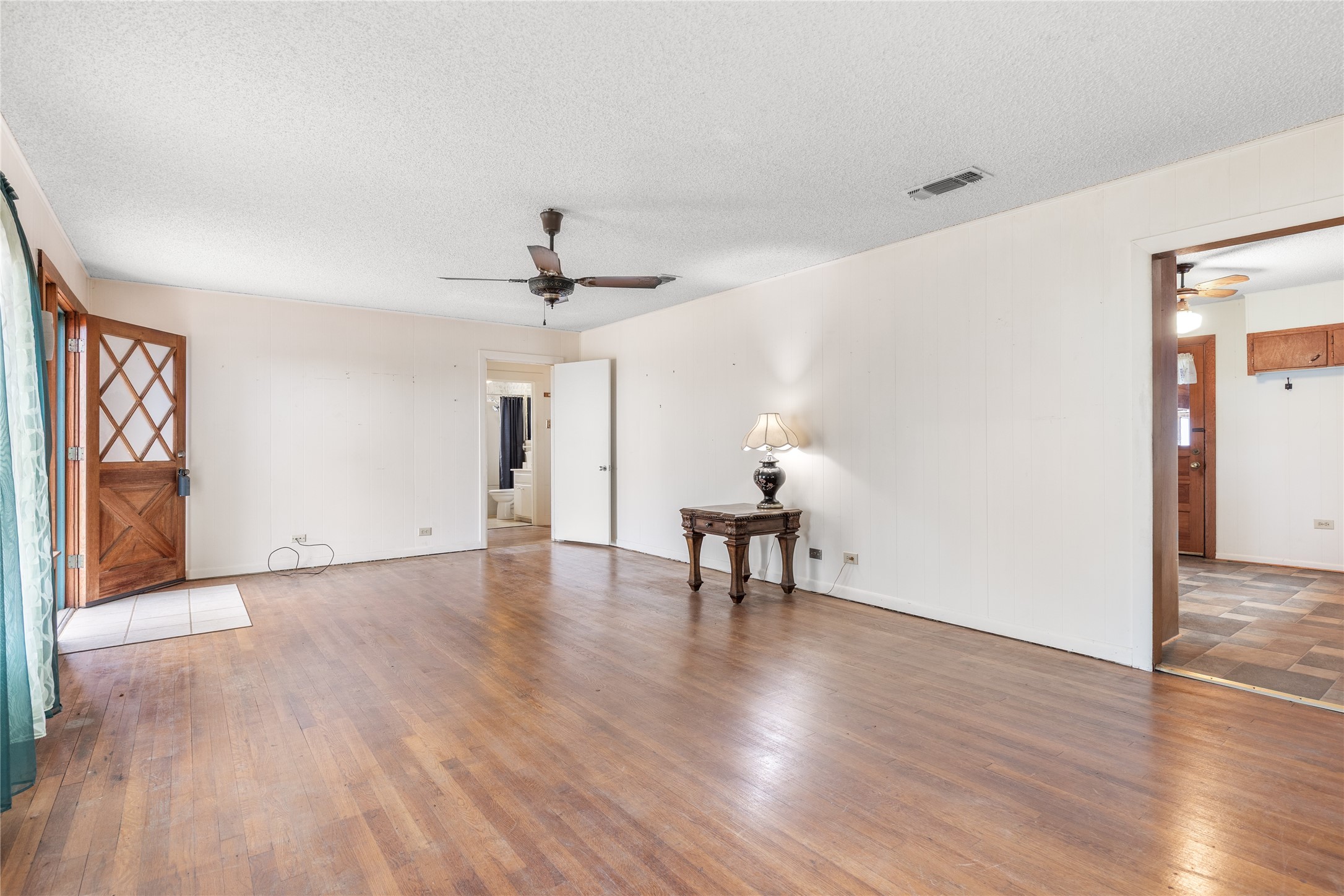 1912 E Texas Street Denison TX 75021