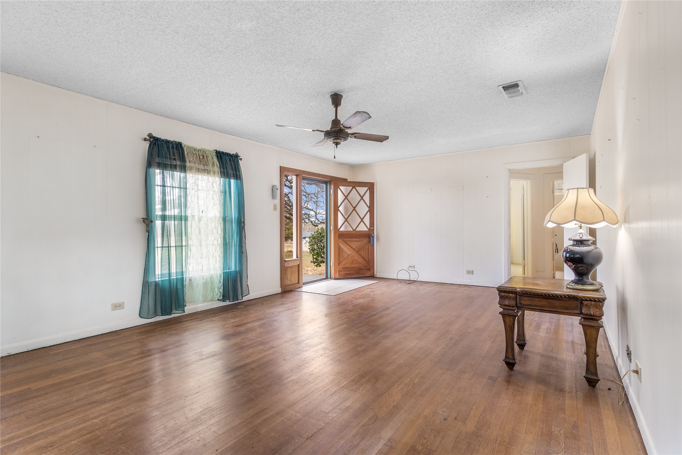 1912 E Texas Street Denison TX 75021