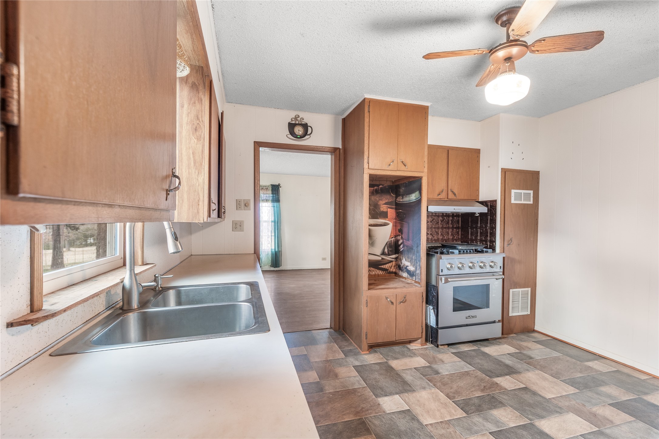 1912 E Texas Street Denison TX 75021