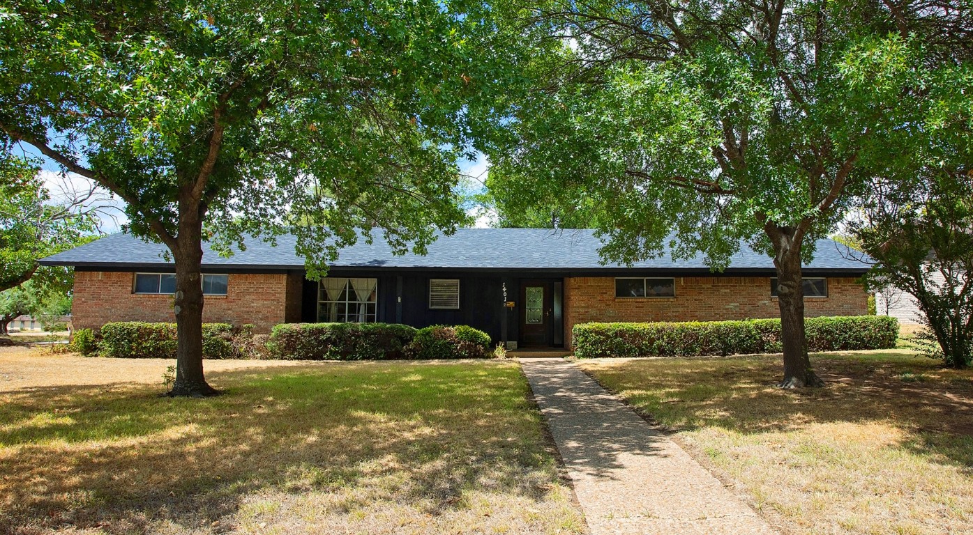 1401 Oak Hills Drive Graham TX 76450