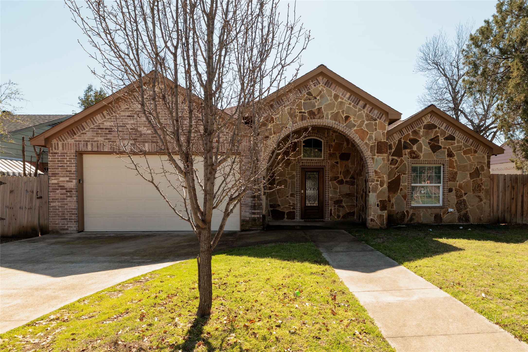 3014 Falls Drive Dallas TX 75211