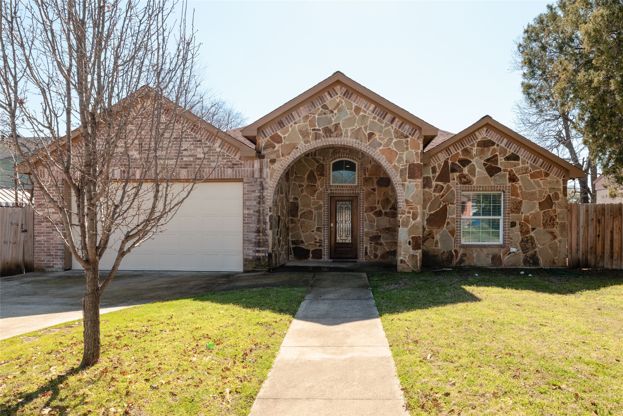 3014 Falls Drive Dallas TX 75211