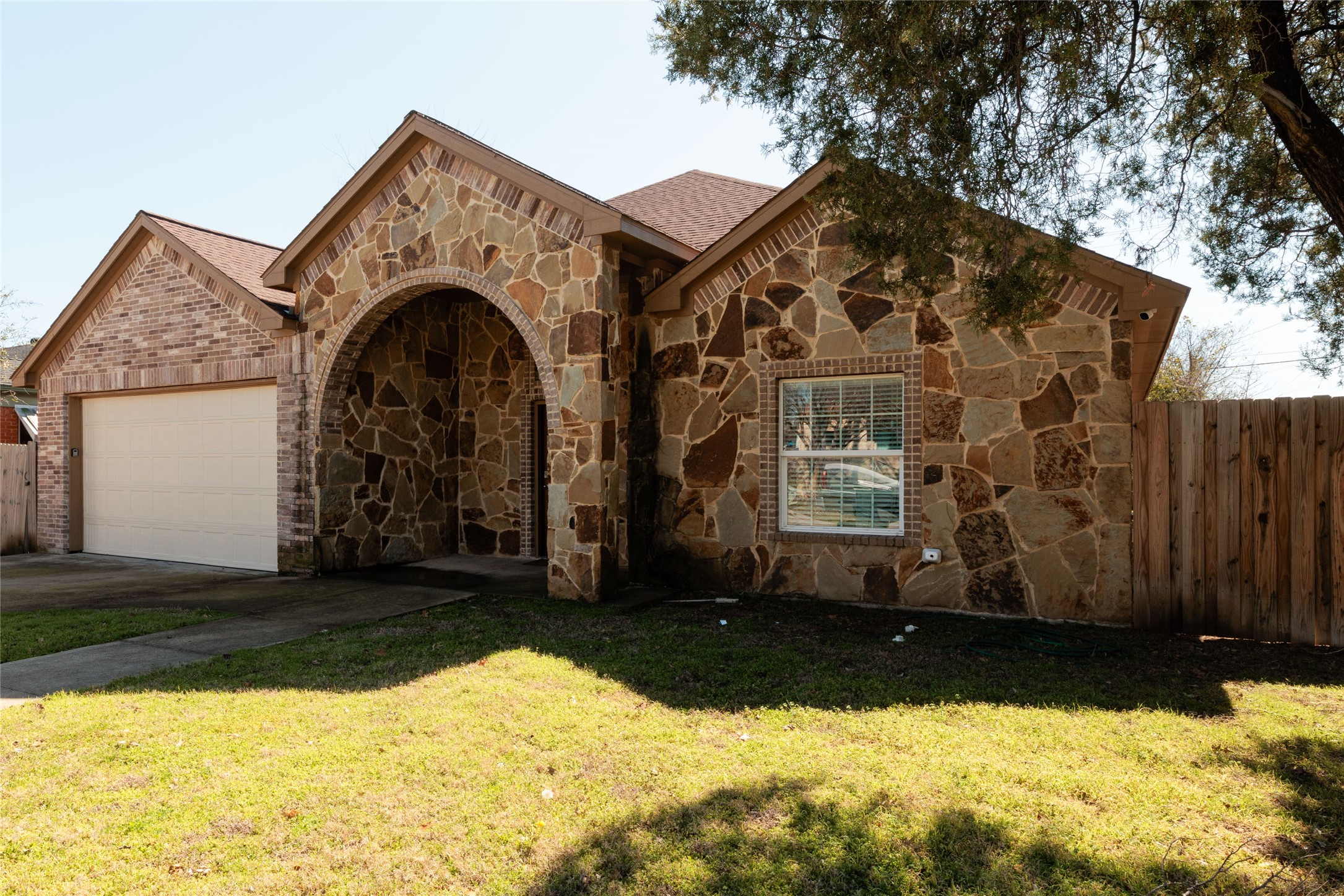 3014 Falls Drive Dallas TX 75211