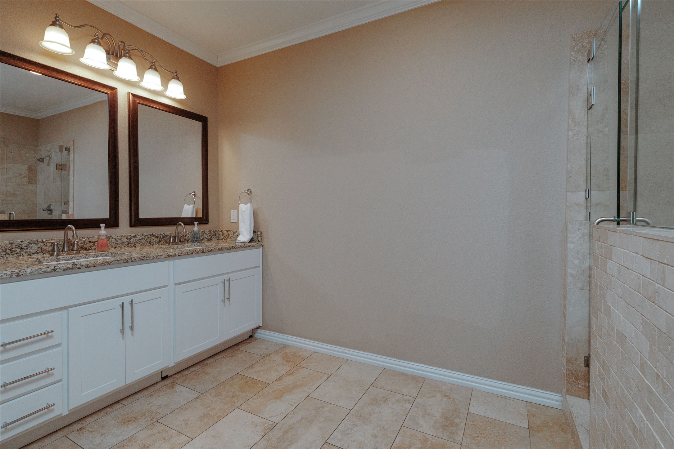 3014 Falls Drive Dallas TX 75211
