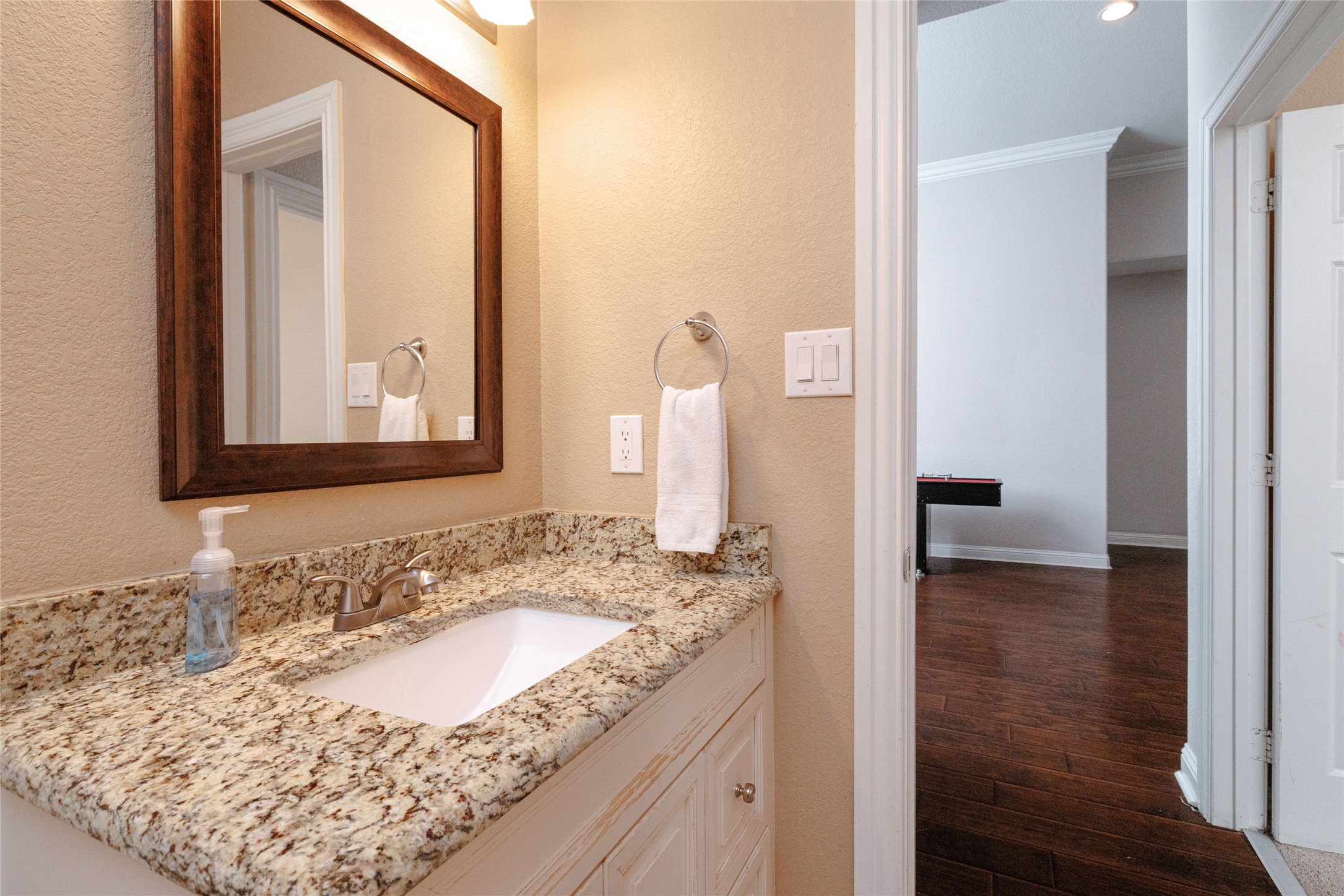 3014 Falls Drive Dallas TX 75211