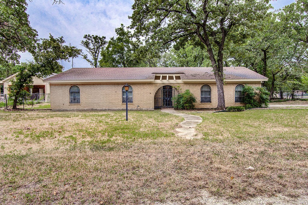 5710 Woodcrest Drive Fort Worth TX 76140