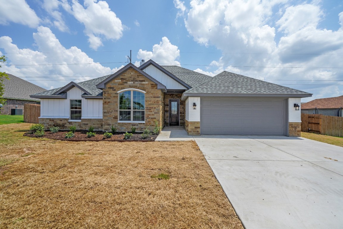 3015 Meandering Way Granbury TX 76049