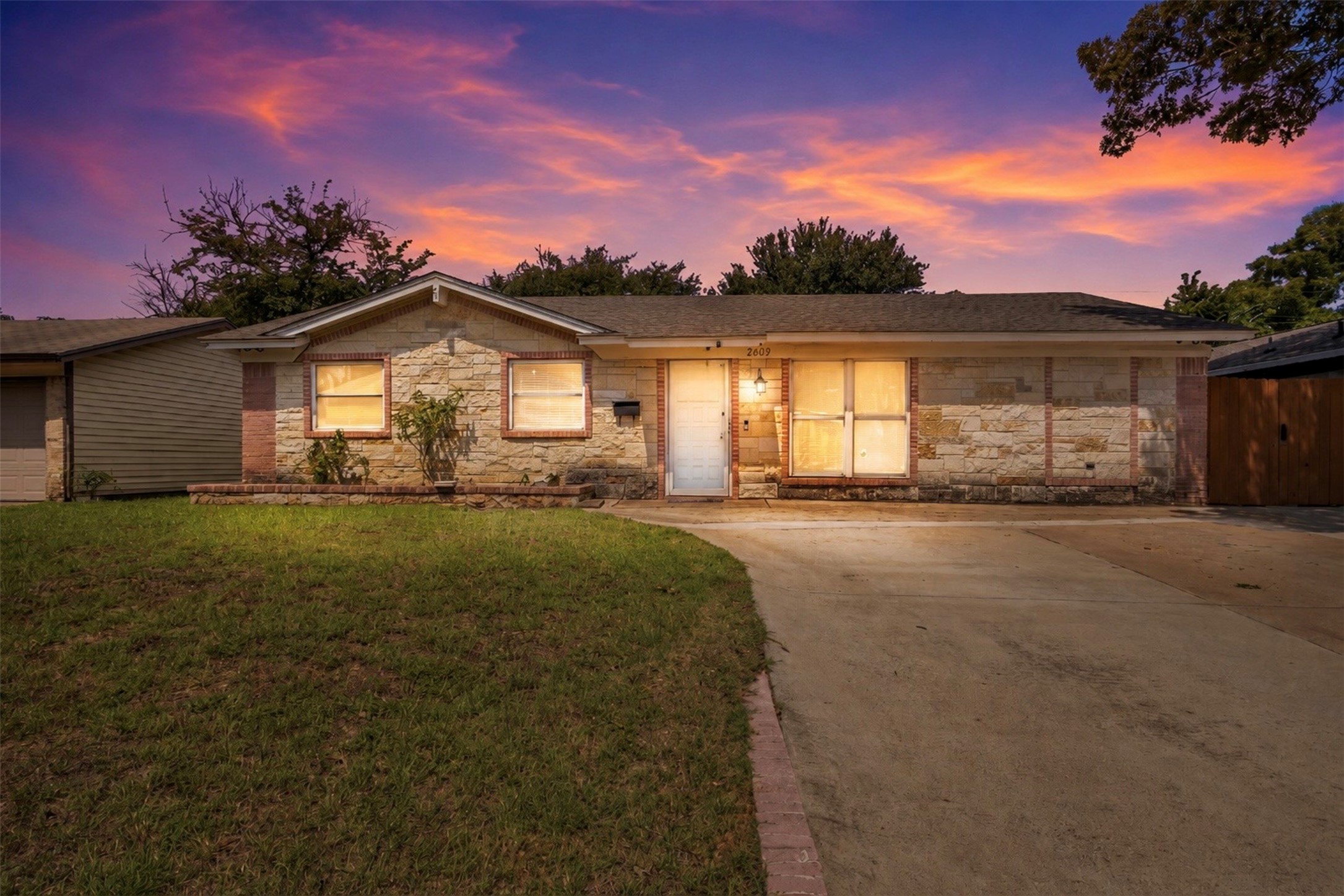 2009 Red Oak Drive Irving TX 75060