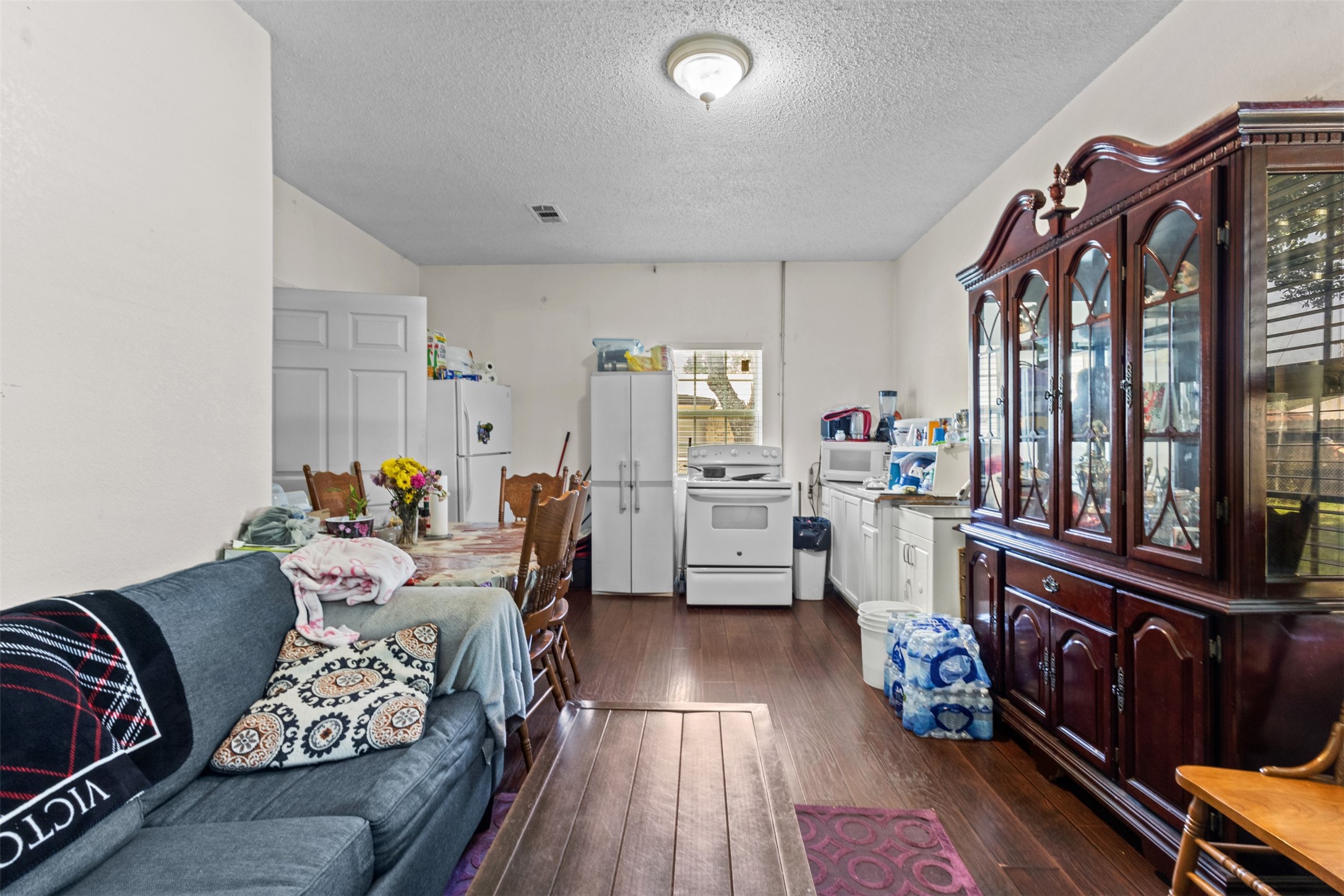 2009 Red Oak Drive Irving TX 75060