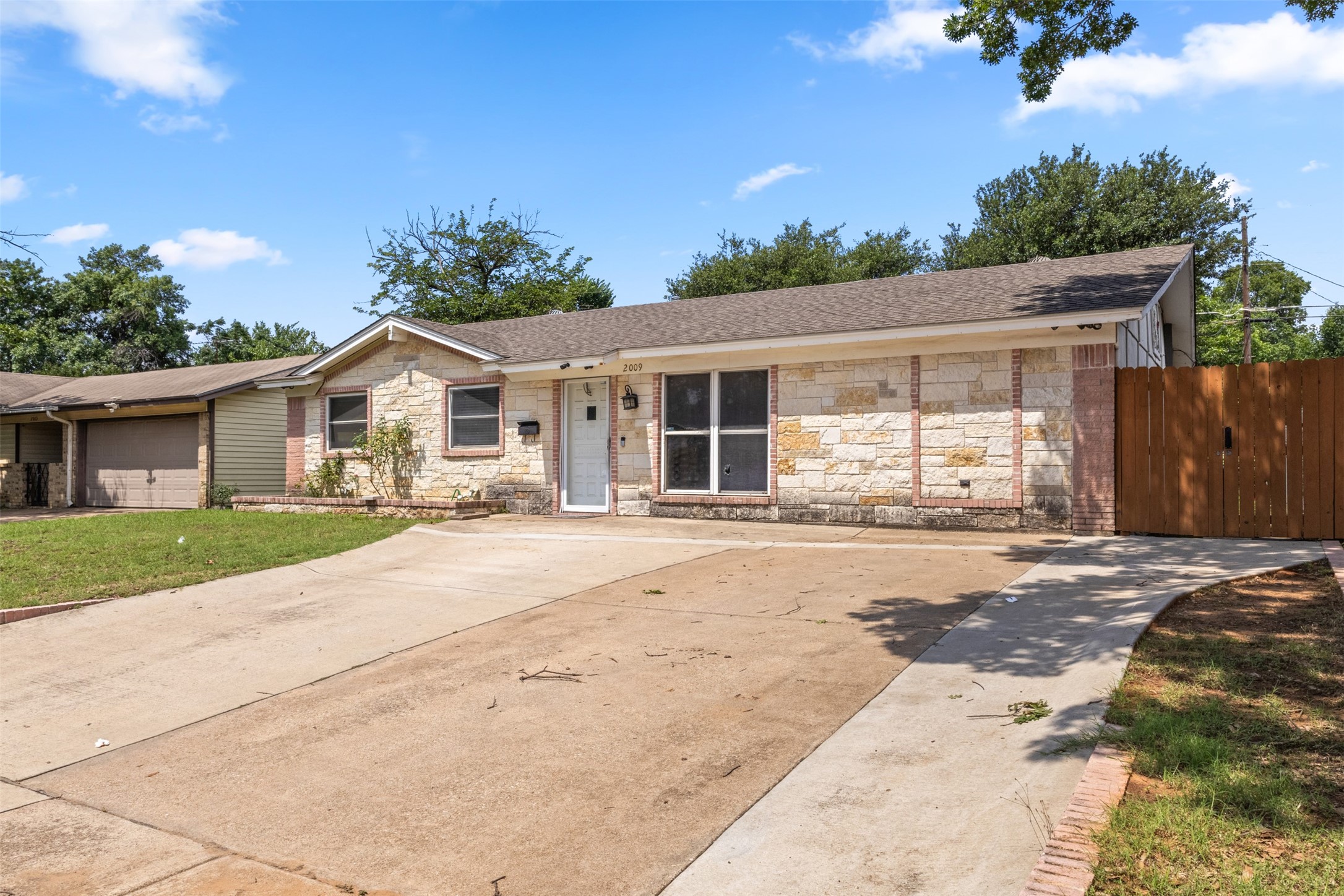 2009 Red Oak Drive Irving TX 75060