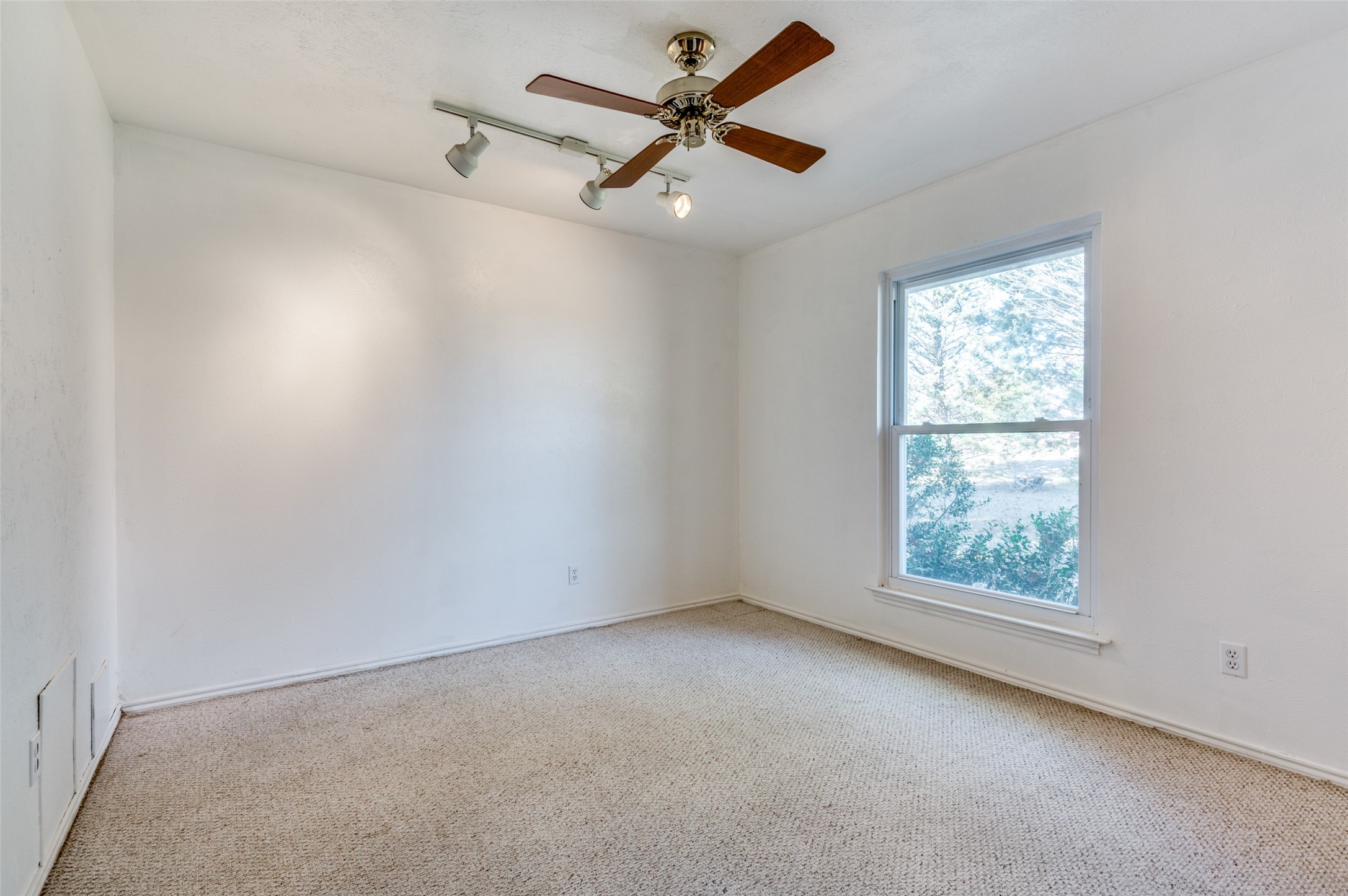 110 Hackberry Drive Oak Leaf TX 75154