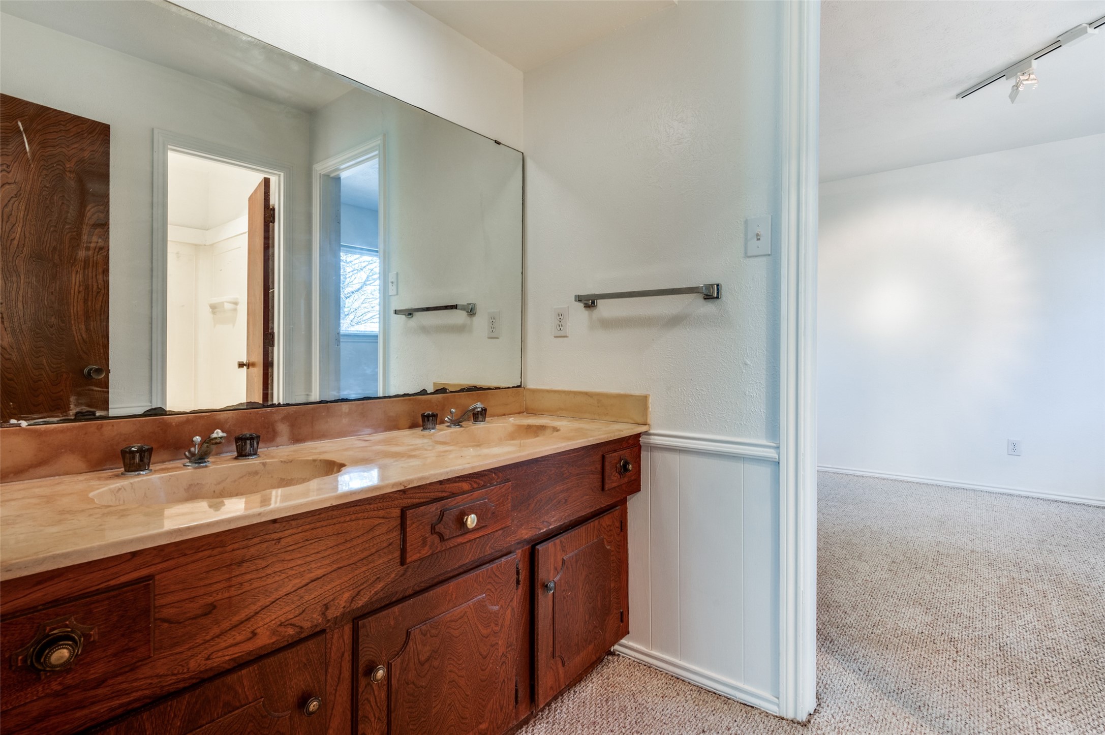 110 Hackberry Drive Oak Leaf TX 75154