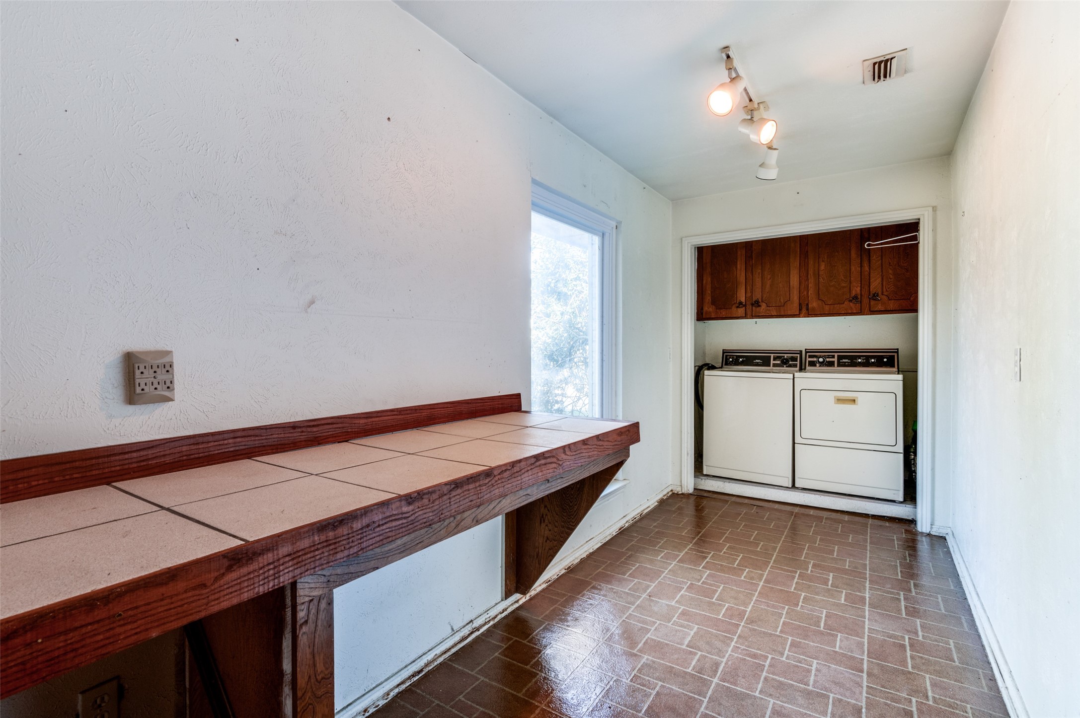 110 Hackberry Drive Oak Leaf TX 75154