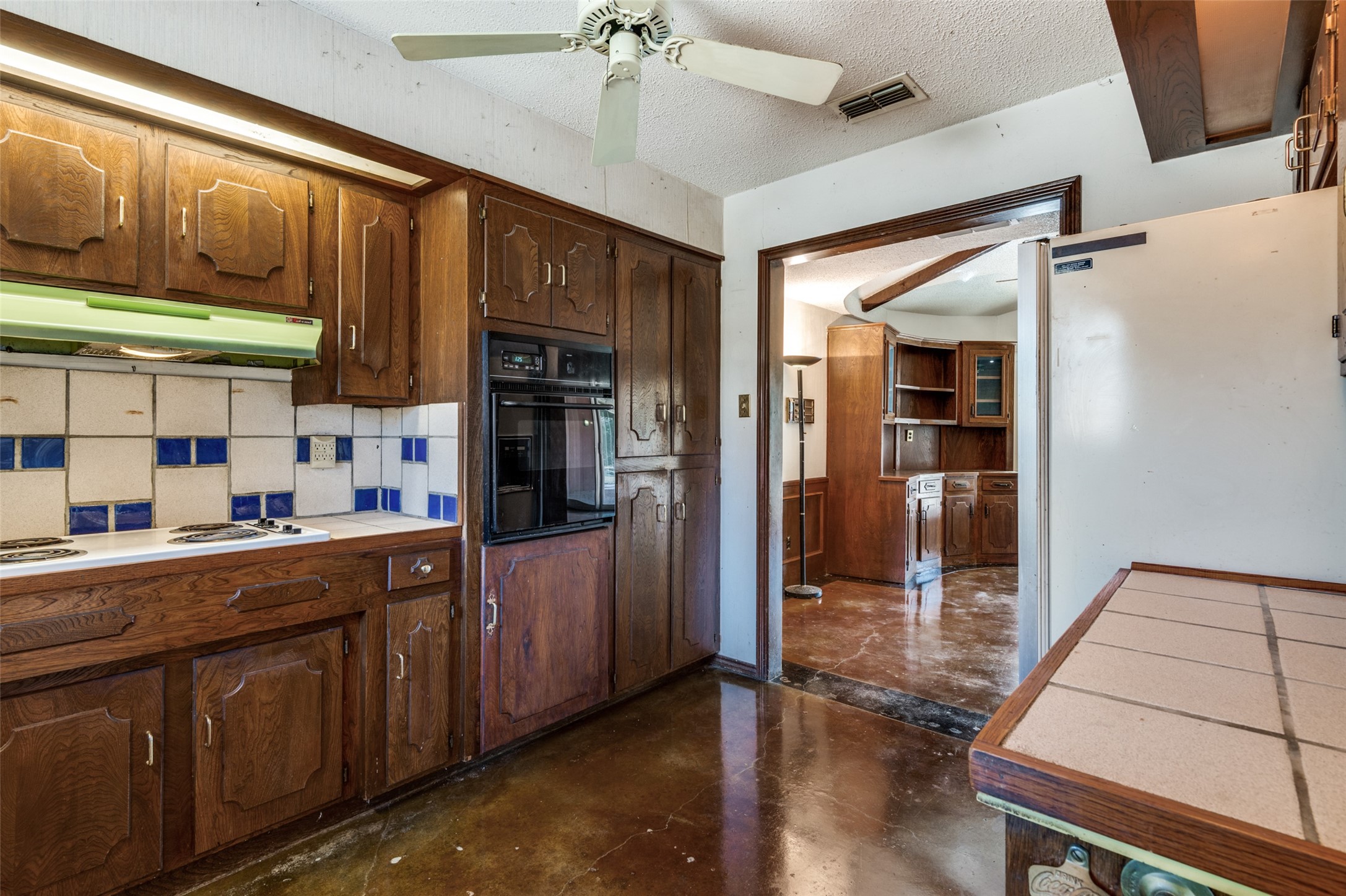 110 Hackberry Drive Oak Leaf TX 75154