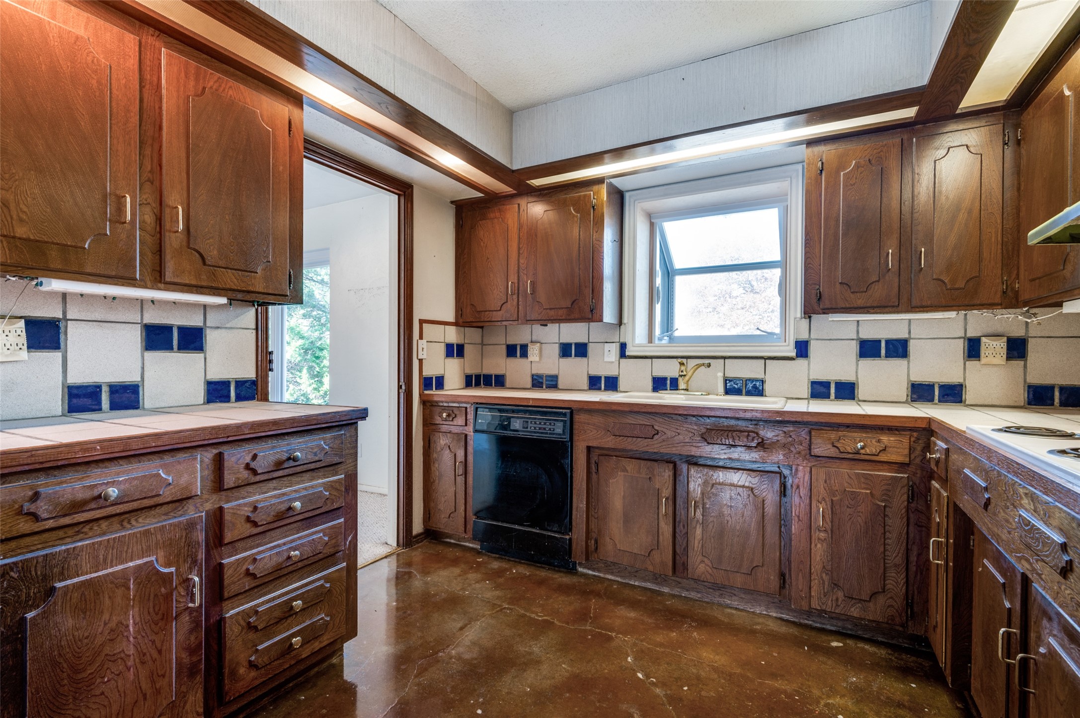 110 Hackberry Drive Oak Leaf TX 75154
