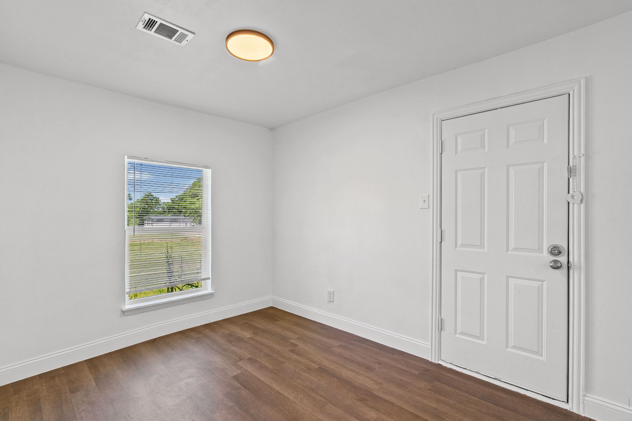 1806 Wellington Street Greenville TX 75401