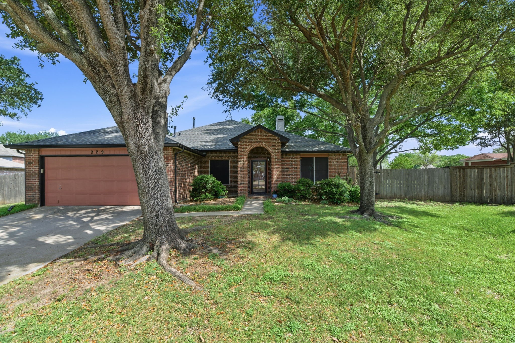 929 Hiawatha Lane Saginaw TX 76131