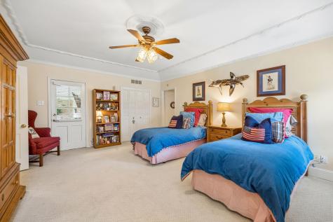 6828 Meadowcreek Drive Dallas TX 75254