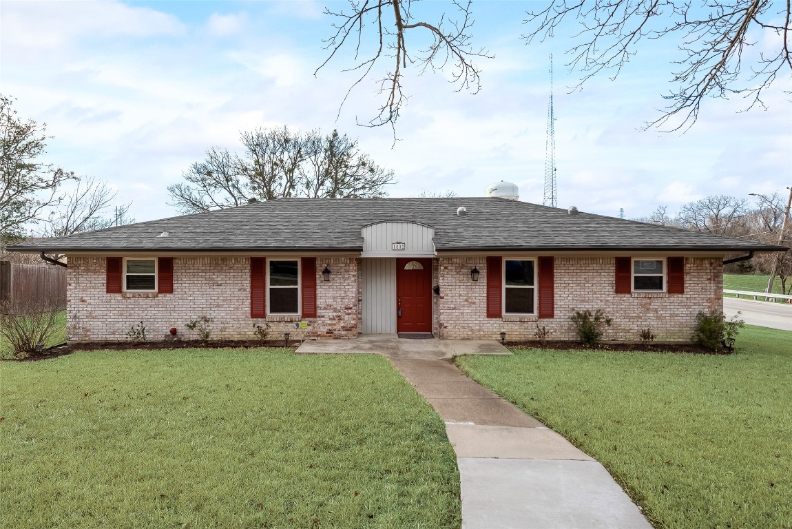 1802 Wellington Drive Grand Prairie TX 75051