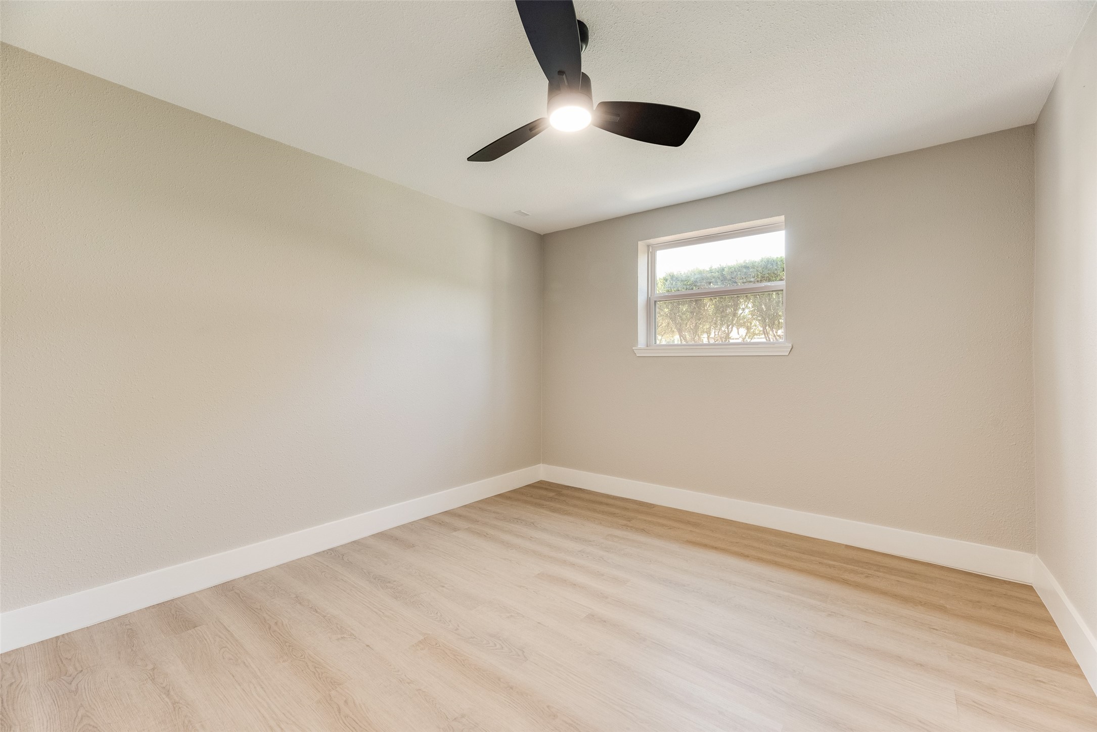 206 Senter Valley Road Irving TX 75060