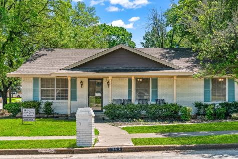 1302 Red Oak Street Ennis TX 75119