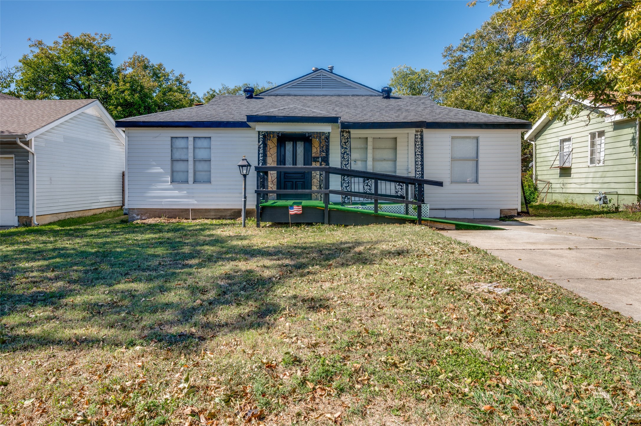 733 SE 3rd Street Grand Prairie TX 75051