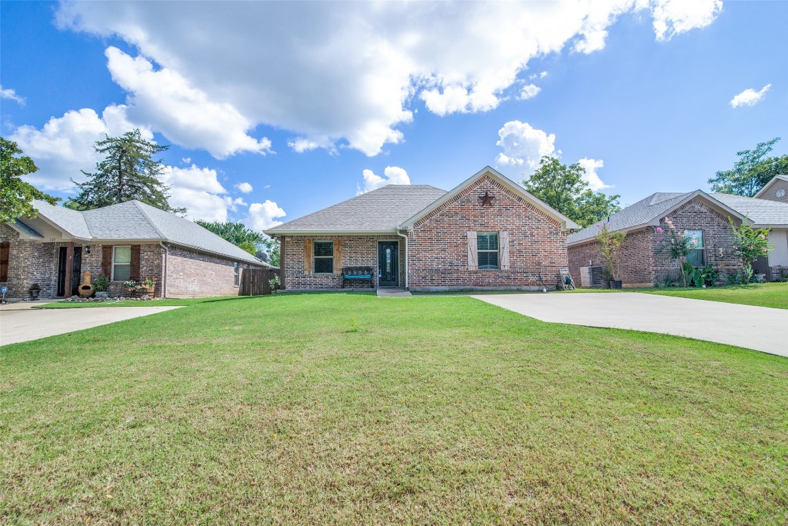 1124 W Day Street Denison TX 75020