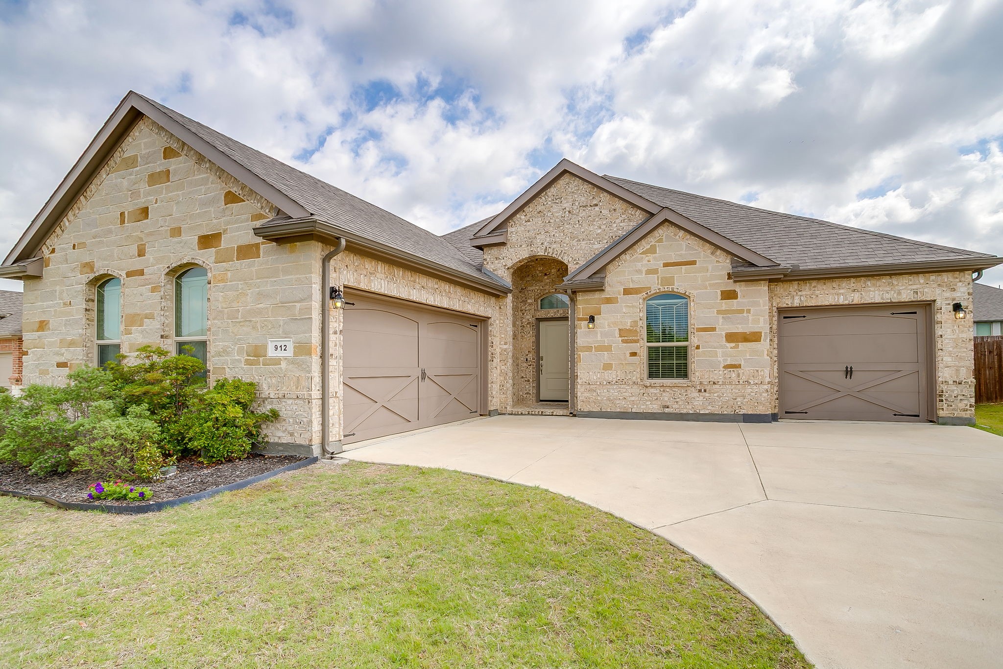 912 Bailey Lane Mansfield TX 76063