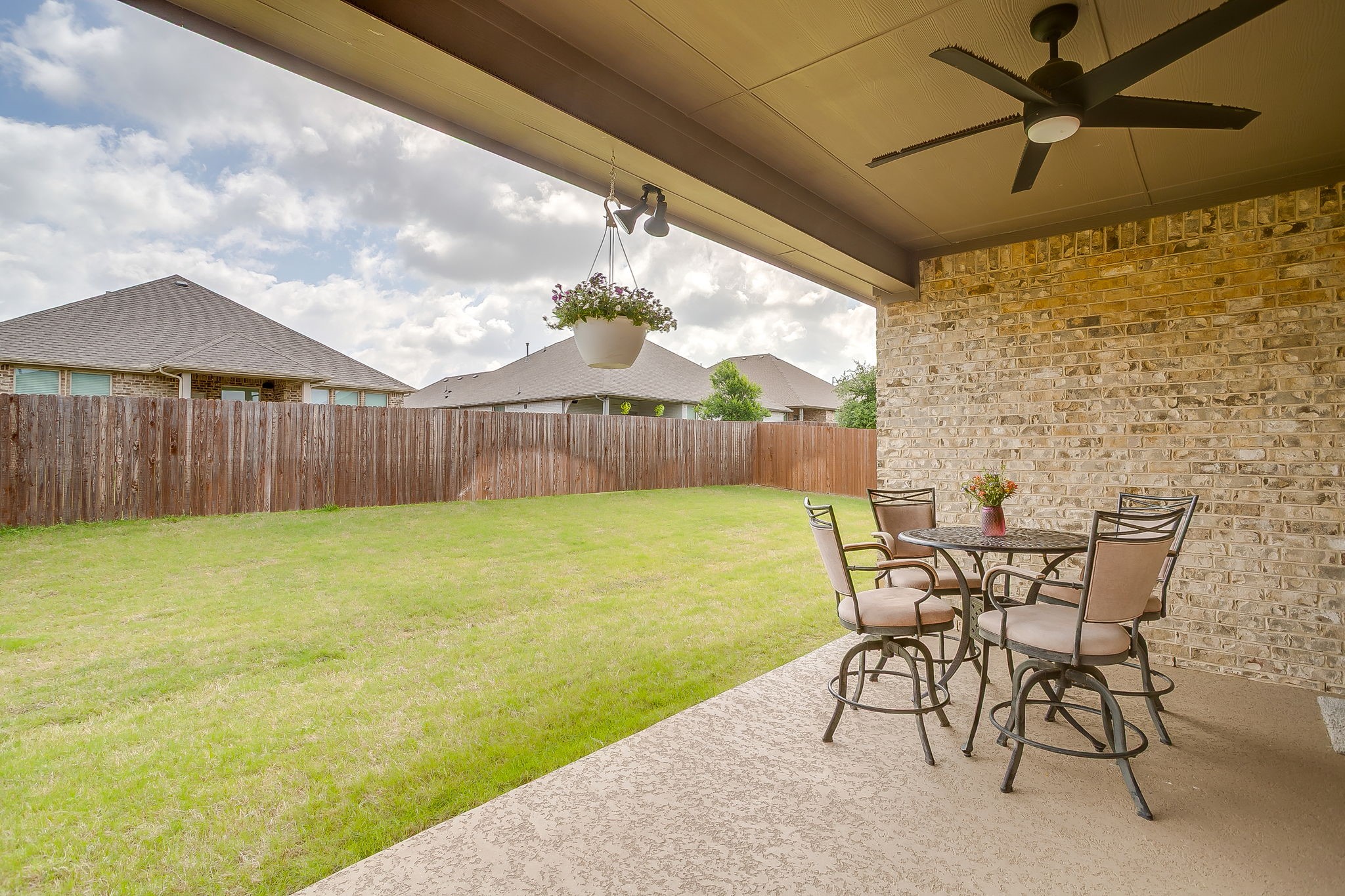 912 Bailey Lane Mansfield TX 76063