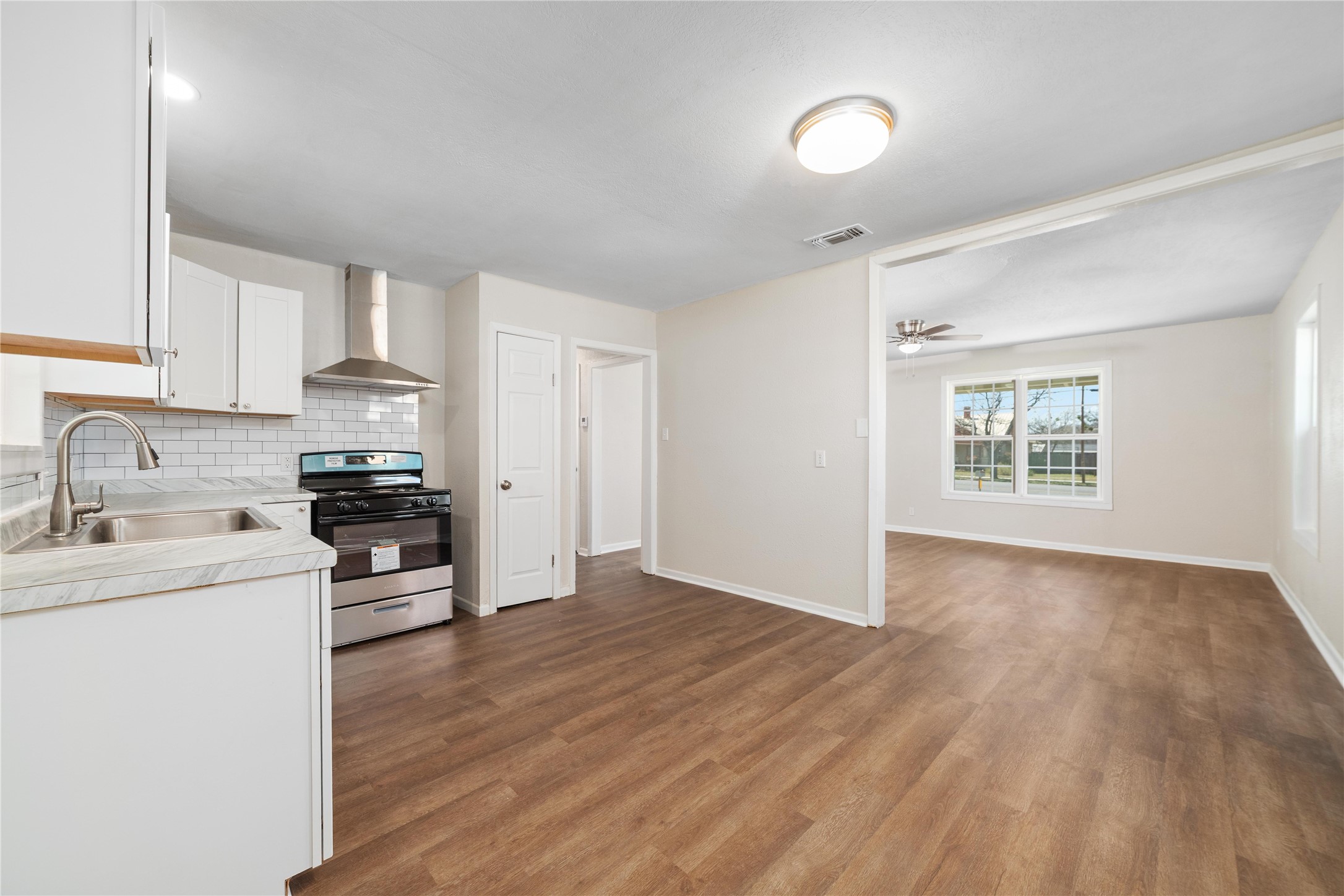 911 S Commercial Avenue Coleman TX 76834