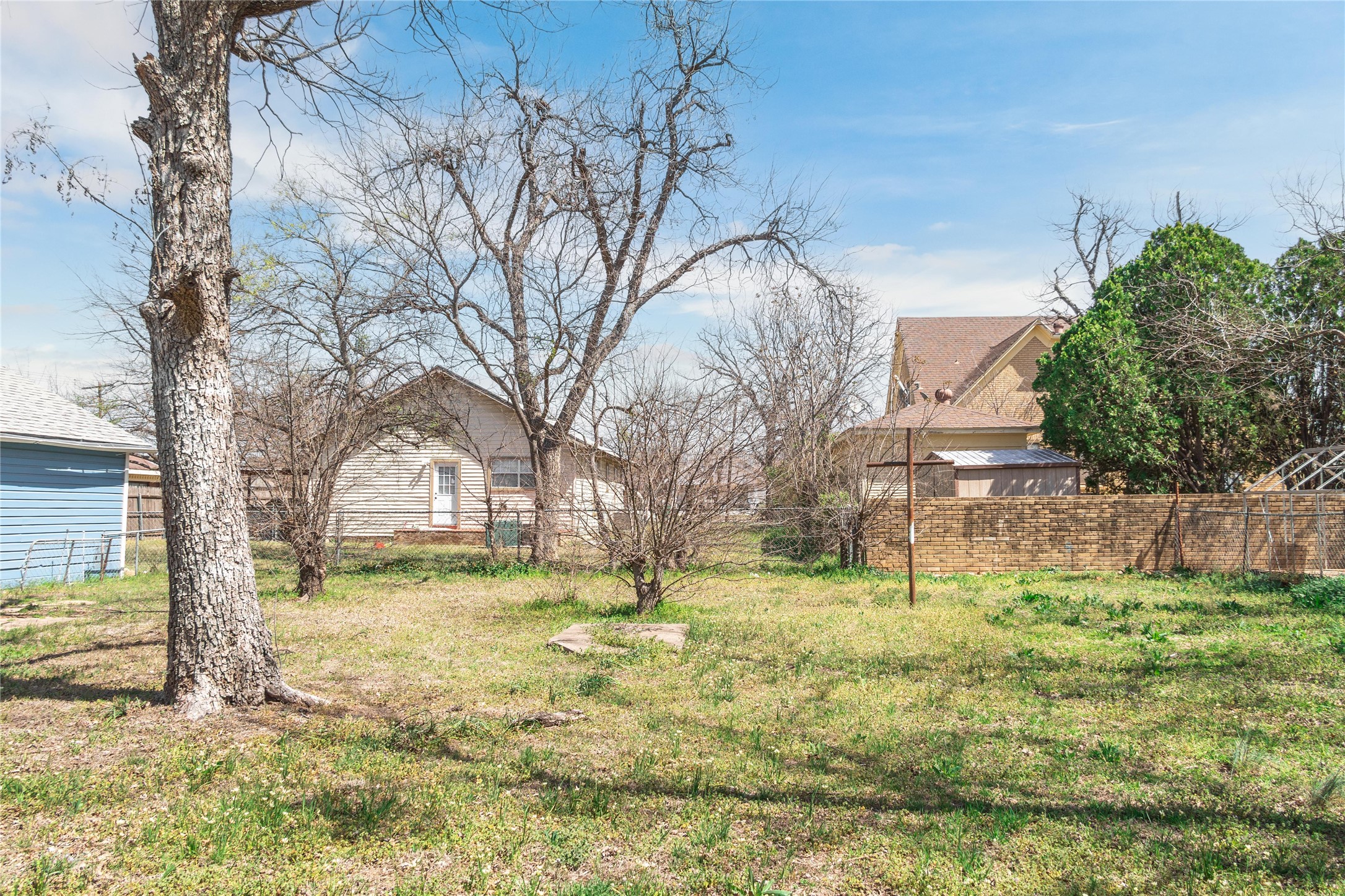 911 S Commercial Avenue Coleman TX 76834