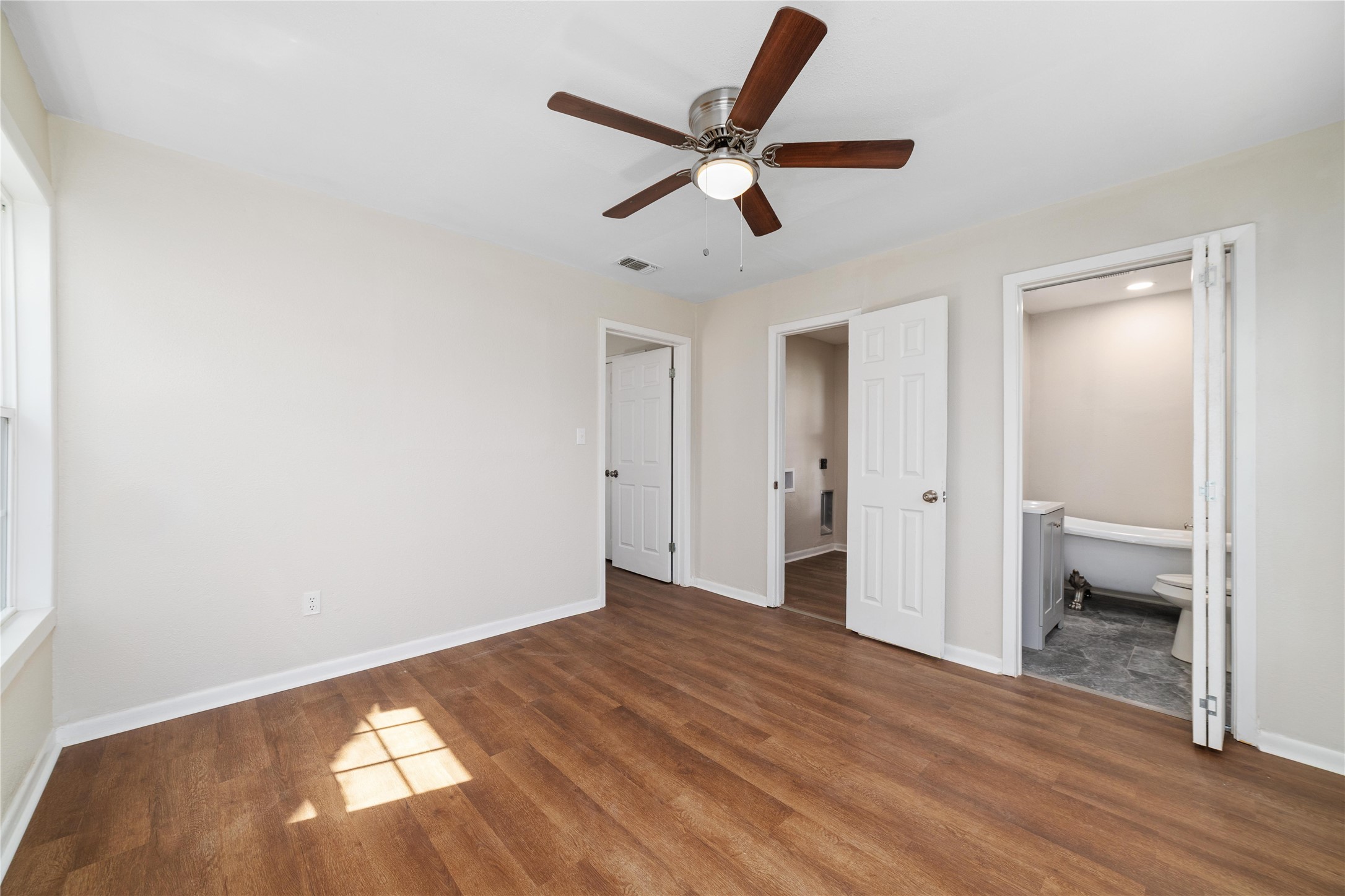 911 S Commercial Avenue Coleman TX 76834