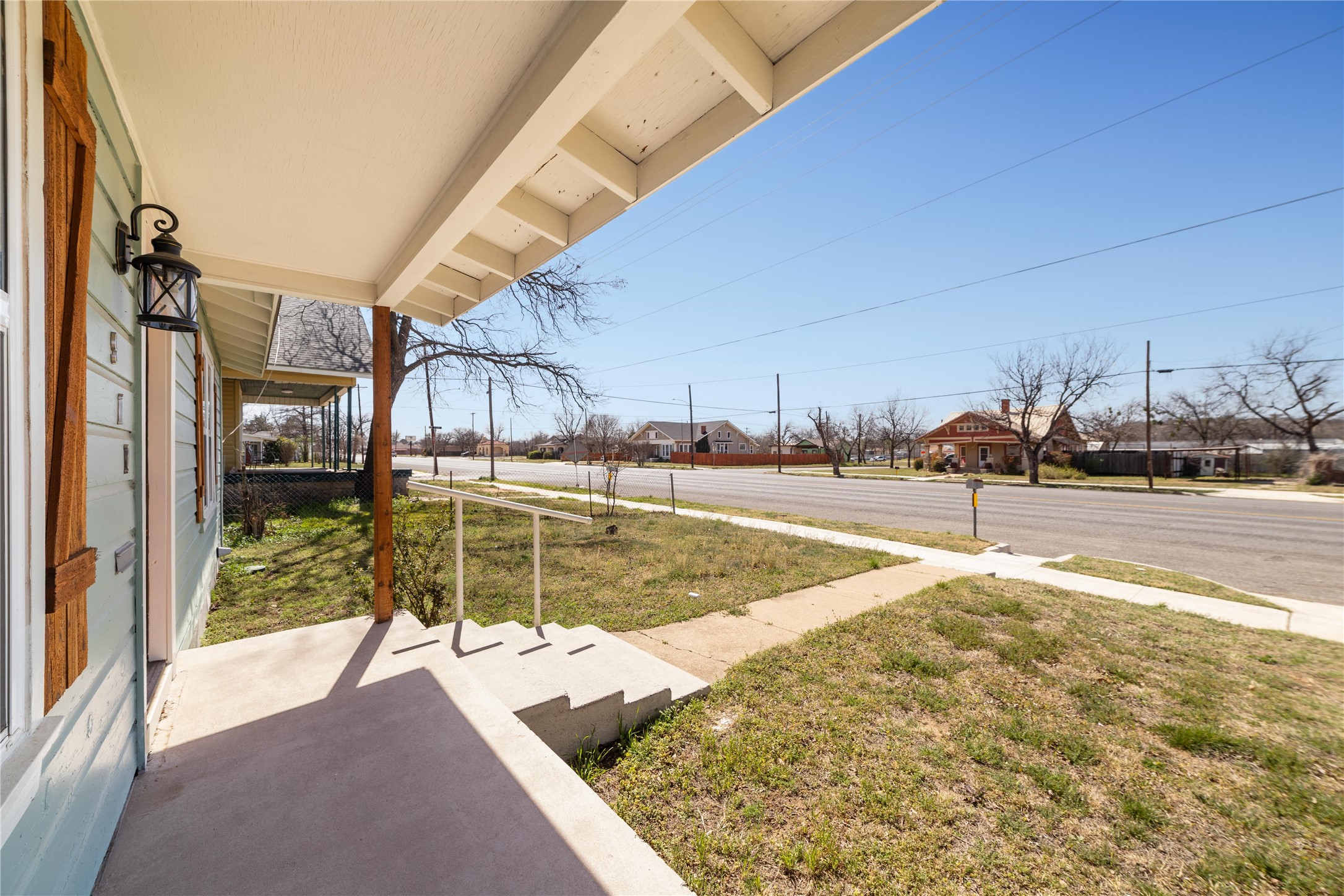 911 S Commercial Avenue Coleman TX 76834