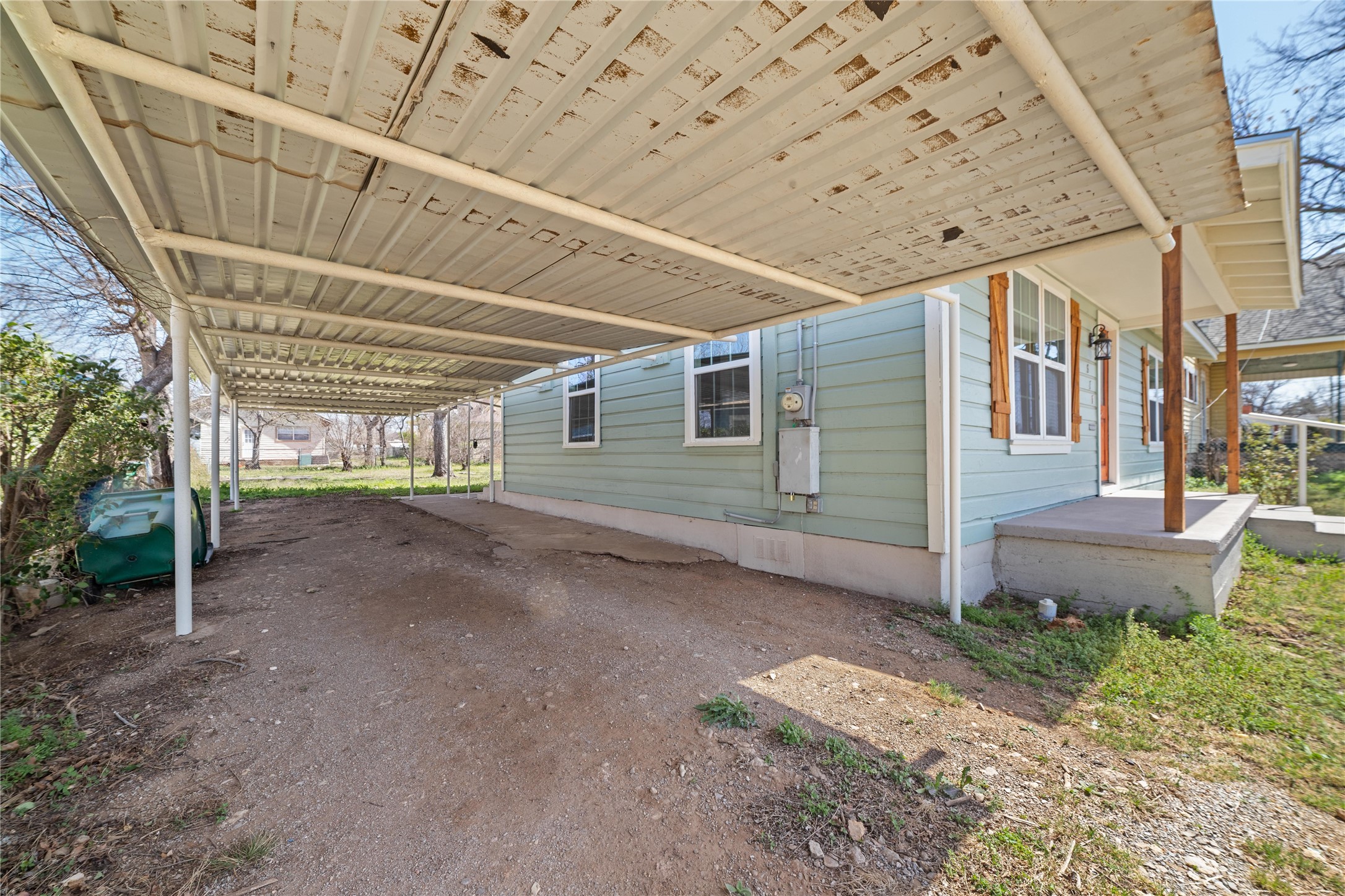 911 S Commercial Avenue Coleman TX 76834