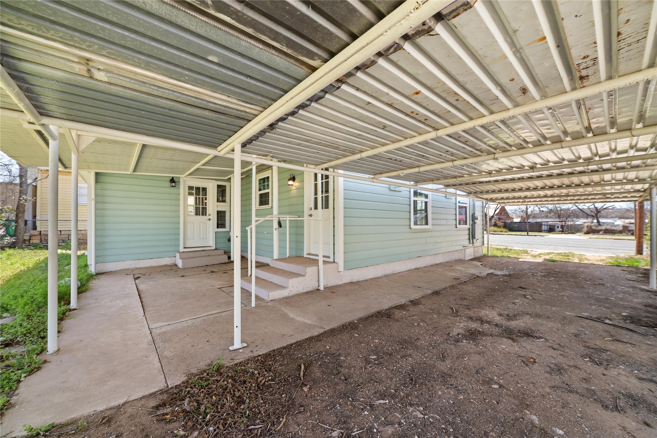 911 S Commercial Avenue Coleman TX 76834