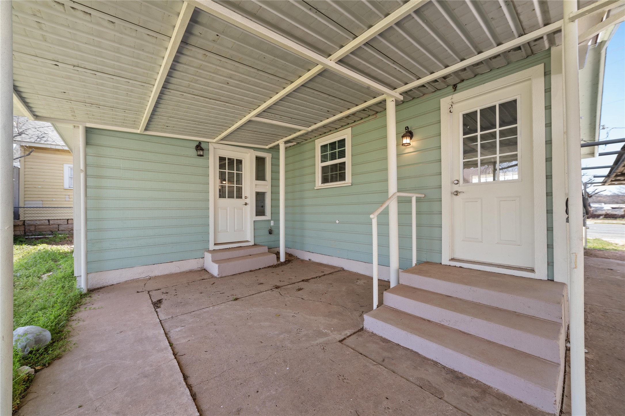 911 S Commercial Avenue Coleman TX 76834