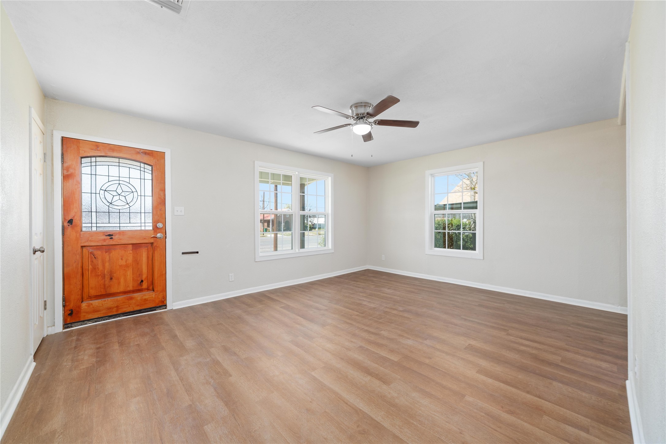 911 S Commercial Avenue Coleman TX 76834