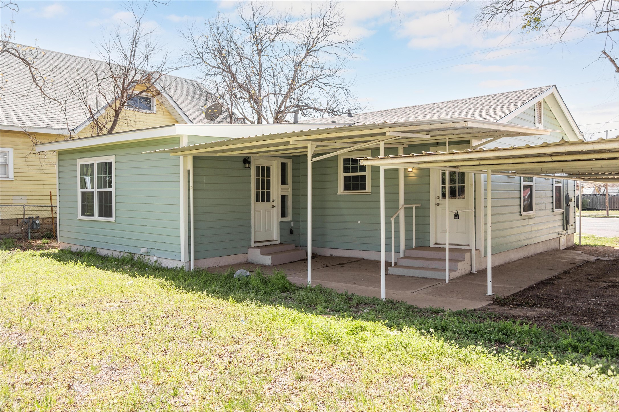 911 S Commercial Avenue Coleman TX 76834