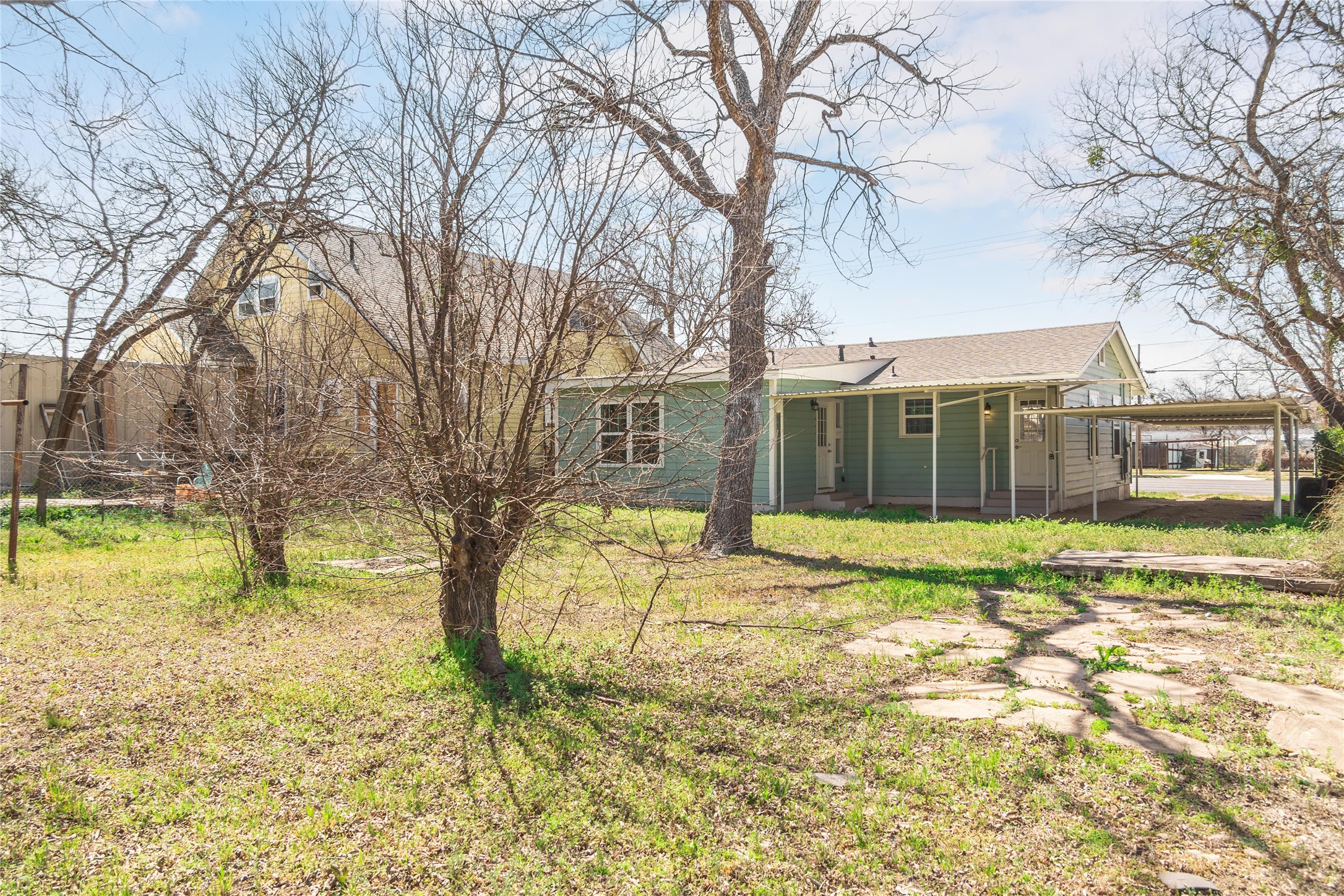911 S Commercial Avenue Coleman TX 76834