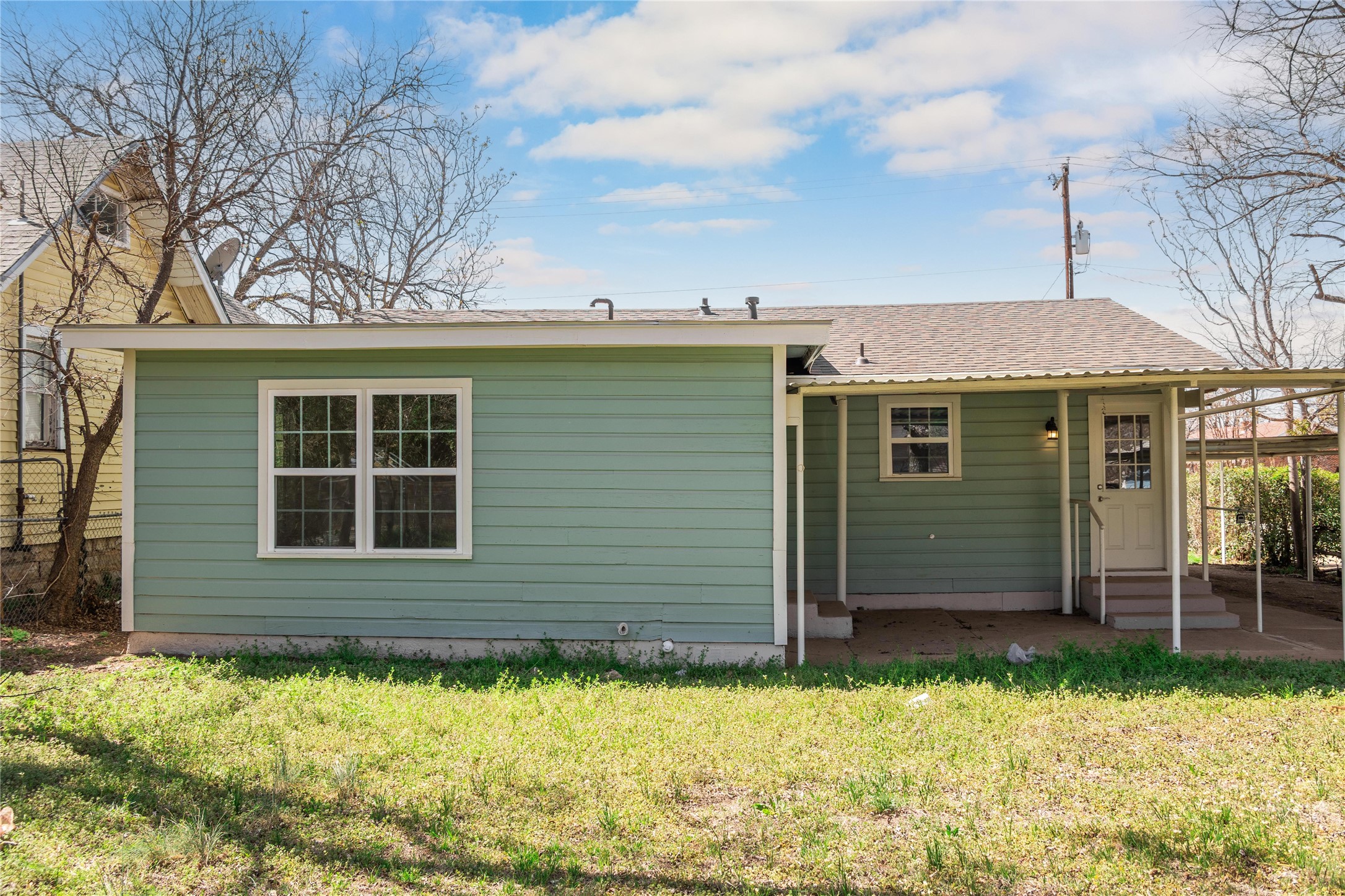 911 S Commercial Avenue Coleman TX 76834