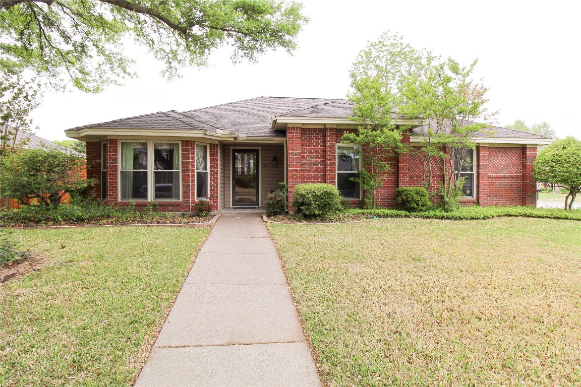 105 Ridgegate Drive Garland TX 75040