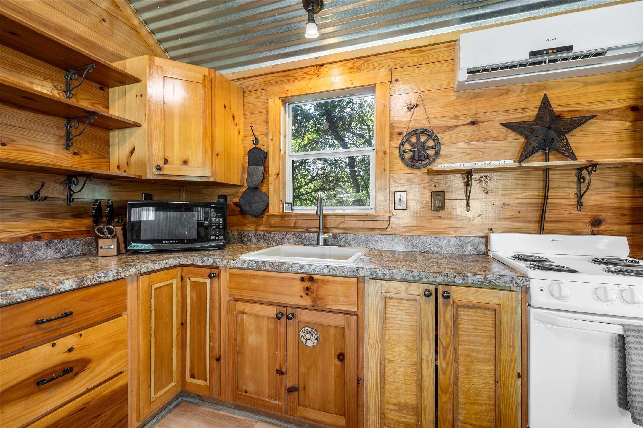 191 County Road 1743 Clifton TX 76634