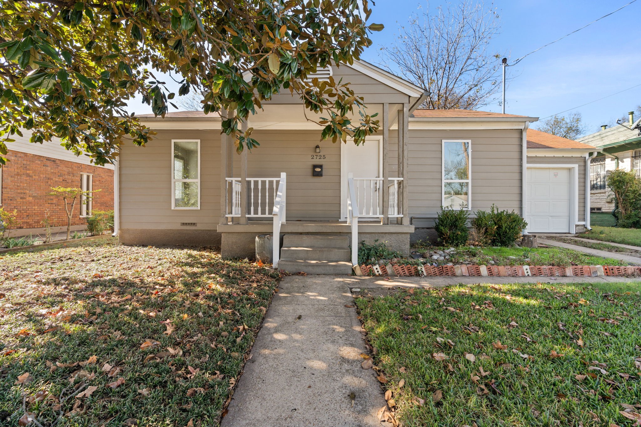 2725 Bowling Green Avenue Dallas TX 75216